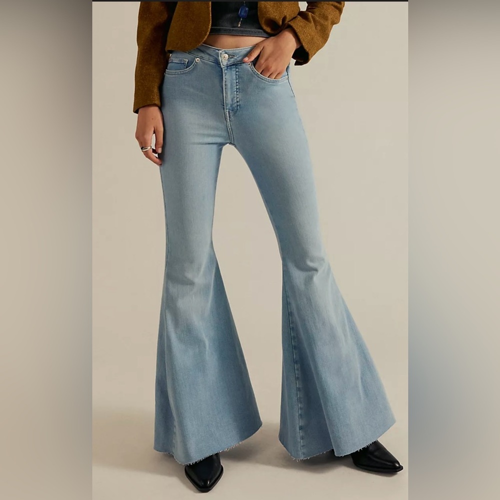 We The Free CRVY Super High-Rise Lace-Up Flare Jeans 30